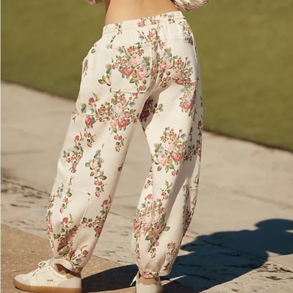 Daily Practice Zola Jogger Set: Printed Edition (Floral) - Picture 3 of 10